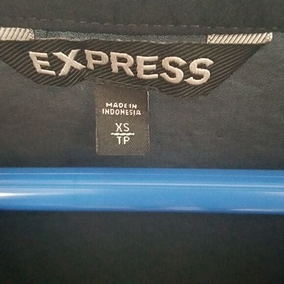 Express 3/4 tab sleeve top - Picture 10 of 12